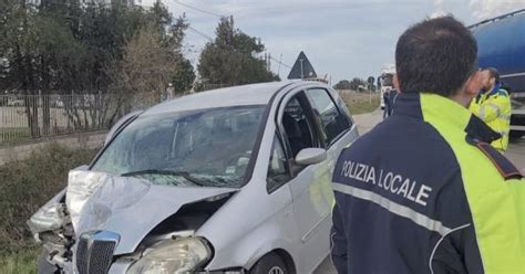 Pauroso incidente a Olginate: scontro frontale tra un tir e un’auto